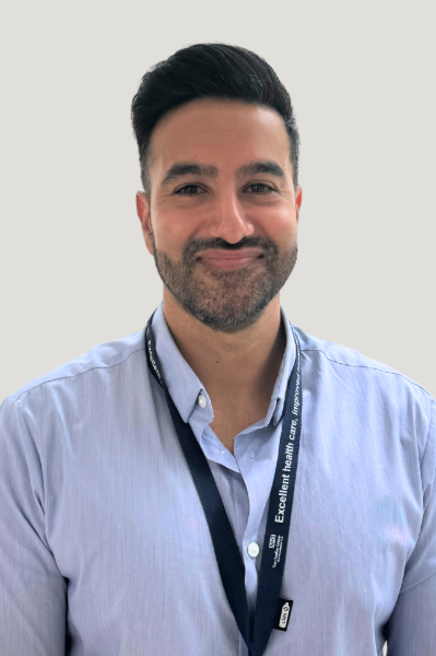 Headshot of Dr Mohit Mandriatta