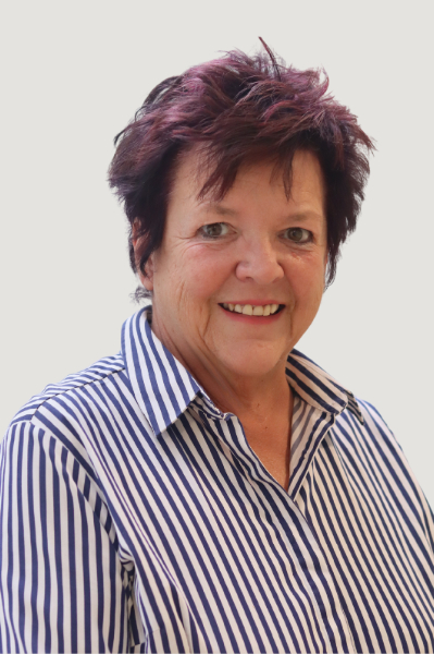 Headshot of Karen Kelly