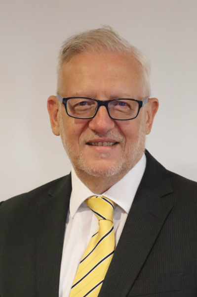 Headshot of Peter Featherstone